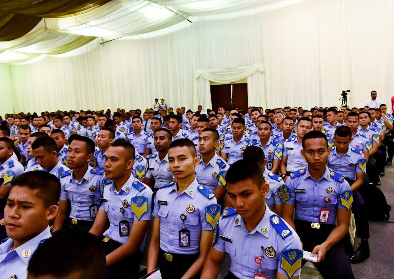 Formasi Petugas Imigrasi